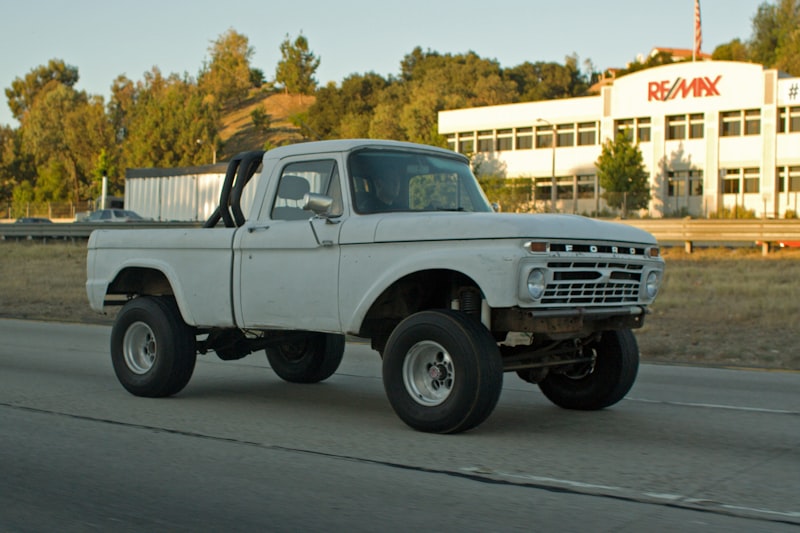 Camioneta F250 levantada